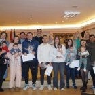 Un momento de la entrega de los cheques bebé el pasado viernes.