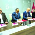 Roberto Aller, Gerardo Álvarez Courel, José Antonio Diez y Camino Orejas en la firma. virginia morán