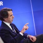 Archivo - El expresidente del Gobierno, José María Aznar, durante la  presentación de su último libro ‘Orden y libertad’, a 10 de diciembre de 2025, en Madrid (España). El libro se presenta como una cartografía del presente: desde la irrupción de la intel.