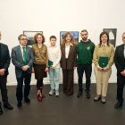 Nuria González, junto a los vicerrectores de Estudiantes, Cultura y deportes y de Investigación y Transferencia, con los premiados.