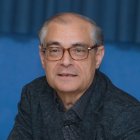 Germán Vega nació en León. Estudió en las Discípulas y los Jesuitas. Es Catedrático de Literatura, director de Olmedo Clásico y premio Castilla y León de Humanidades.