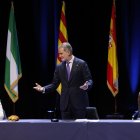 El rey Felipe VI, Félix Bolaños e Isabel Perelló.