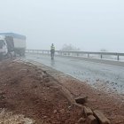 La Guardia Civil asiste a un camión en la A-231.