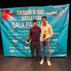 Diego Mantecón con su entrenador en Valladolid Cristian Pérez.