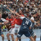 Ademar León y Cangas Frigoríficos del Morrazo en su encuentro de la primera vuelta.