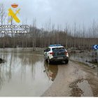 La  Guardia Civil vigila el caudal del río Cea LE-5705, entre Villaselán y Villamartín de Don Sancho