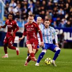 Tresaco penetra por su banda en un lance del partido disputado en La Rosaleda.