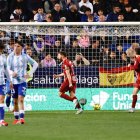 Iván Calero celebra su gol, el que abrió el marcador en La Rosaleda.