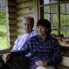 Una foto de archivo de Jeffrey Epstein con Ghislaine Maxwell, que ha pedido el industo a cambio de exculpra a Trump.