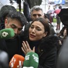 La actriz Elisa Mouliáa ayer, a la puerta del Juzgado.