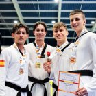 Marcos López, primero de la derecha, logró el metal de bronce.