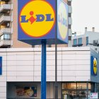 Exterior de un supermercado Lidl, la cadena alemana que ha lanzado la tarta corazón que se está agotando por San Valentín.