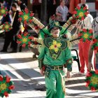 El desfile multicolor del sábado 14 de febrero es el plato fuerte de los carnavales en Fabero. L. DE LA MATA