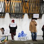 Protesta por el estado de los colegios y el pabellón deportivo.