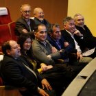 Parte de los ponentes antes de la mesa redonda. en el teatro municipal de La Beñeza.