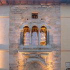 Museo del Palacio Conde Luna en la ciudad de León, España, por la noche