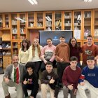Los alumnos con sus dos profesores.