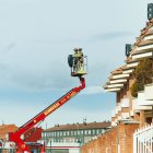 Intervención en una vivienda en la urbanización Las Mundinas por una chimenea en mal estado.