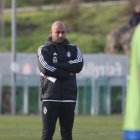 Nafti en un entrenamiento de la Ponferradina con la que está pasando del oscuro al claro.