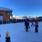 Colas en la estación invernal de San Isidro