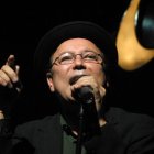 El músico panameño Rubén Blades, presentó anoche lunes su último disco, donde figura como artista invitado de la Harlem Spanish Orquestra y con quienes inicia una gira de despedida, antes de incorporarse a un puesto ministerial al gobierno del electo presidente Martín Torrijos.