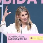 16/02/2026 La vicepresidenta segunda y ministra de Trabajo y Economía Social, Yolanda Díaz, interviene durante el acto de la firma del acuerdo para la subida del salario mínimo interprofesional (SMI) para 2026, en la sede del Ministerio de Trabajo y Economía Social, a 16 de febrero de 2026, en Madrid (España). El Gobierno y las organizaciones sindicales formalizan la subida del salario mínimo interprofesional (SMI) para 2026, que se sitúa en 1.221 euros mensuales en catorce pagas, tras un incremento del 3,1%. La nueva cuantía supone 37 euros más al mes y 518 euros adicionales al año respecto al SMI vigente en 2025 y beneficiará a unos 2,5 millones de trabajadores.
POLITICA 
Eduardo Parra - Europa Press