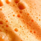 Detalle macro de las burbujas del tradicional refresco de naranja conocido como butano en León.