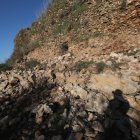 Uno de los derrumbes de la muralla en Castro Ventosa.  El acceso al yacimiento está cortado.