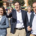 El candidato del Partido Popular de Castilla y León a la reelección como Presidente de la Junta, Alfonso Fernández Mañueco, interviene en la Plaza de Poniente de Valladolid capital.