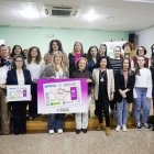 Representantes de diferentes entidades sociales de León se reivindican con el cupón conmemorativo del 8M.