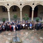 Diputación de León entrega la Insignia de Oro de la Institución a 57 jubilados por una vida dedicada al servicio público.