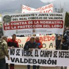 Manifestación en Riaño en abril de 2022 contra la protección del lobo.