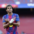 Lamine Yamal celebra su tercer gol frente al Villarreal.