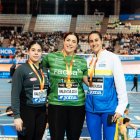 Tilena Martínez, a la izquierda de Belén Toimil, con su plata.