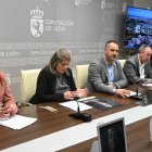 Rita Huerta, Paula Conde, Emilio Martínez, Ramón Rodríguez y José Luis González, ayer, en la Diputación de León.