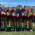 Atlético Trobajo infantil femenino A con Celsa García y Valea.