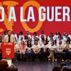 Pedro Sánchez ayer en un mitin en Soria con el eslógan que ha resucitado del 'No a la guerra'.