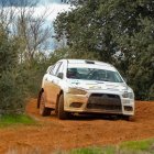 Álvaro Fuertes junto a su copiloto Héctor Álvarez con el Mitsubishi Lancer Ralliant.