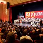 Pedro Sánchez con el lema 'No a la guerra' durante un mitin esta semana en Soria.