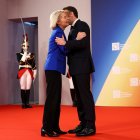 Ursula Von der Leyen y Macrón ayer, en Bruselas.