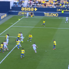 Instante previo al remate de cabeza que significa el único gol de Barzic con la Cultural hasta el momento.