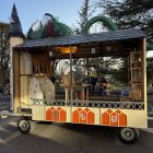 Carroza dedicada a Gaudí que salió en Carnaval.