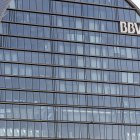 Fotografía de archivo de "La Vela", edificio emblema de la sede social del Banco Bilbao Vizcaya Argentaria (BBVA) en el barrio de Las Tablas en Madrid.