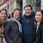 El candidato del PP a la presidencia de la Junta, Alfonso Fernández Mañueco, pasa la jornada de reflexión acompañado de su familia en Salamanca.