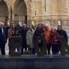Foto del pregonero de este año con sus predecesores.
