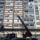 Los Bomberos de León intervienen por un incendio de cocina durante la jornada electoral.