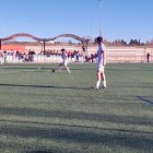 La Cultural Leonesa sale con el balón jugado.