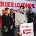 El candidato de Podemos a las Cortes de Castilla y León, Miguel Ángel Llamas, en la sede donde ha seguido los resultados de las elecciones en Valladolid.