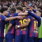 Los jugadores del Barcelona celebran uno de los cinco goles que le endosaron al Sevilla.