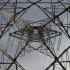  Fotografía de una torre en la frontera española de la línea de alta tensión.